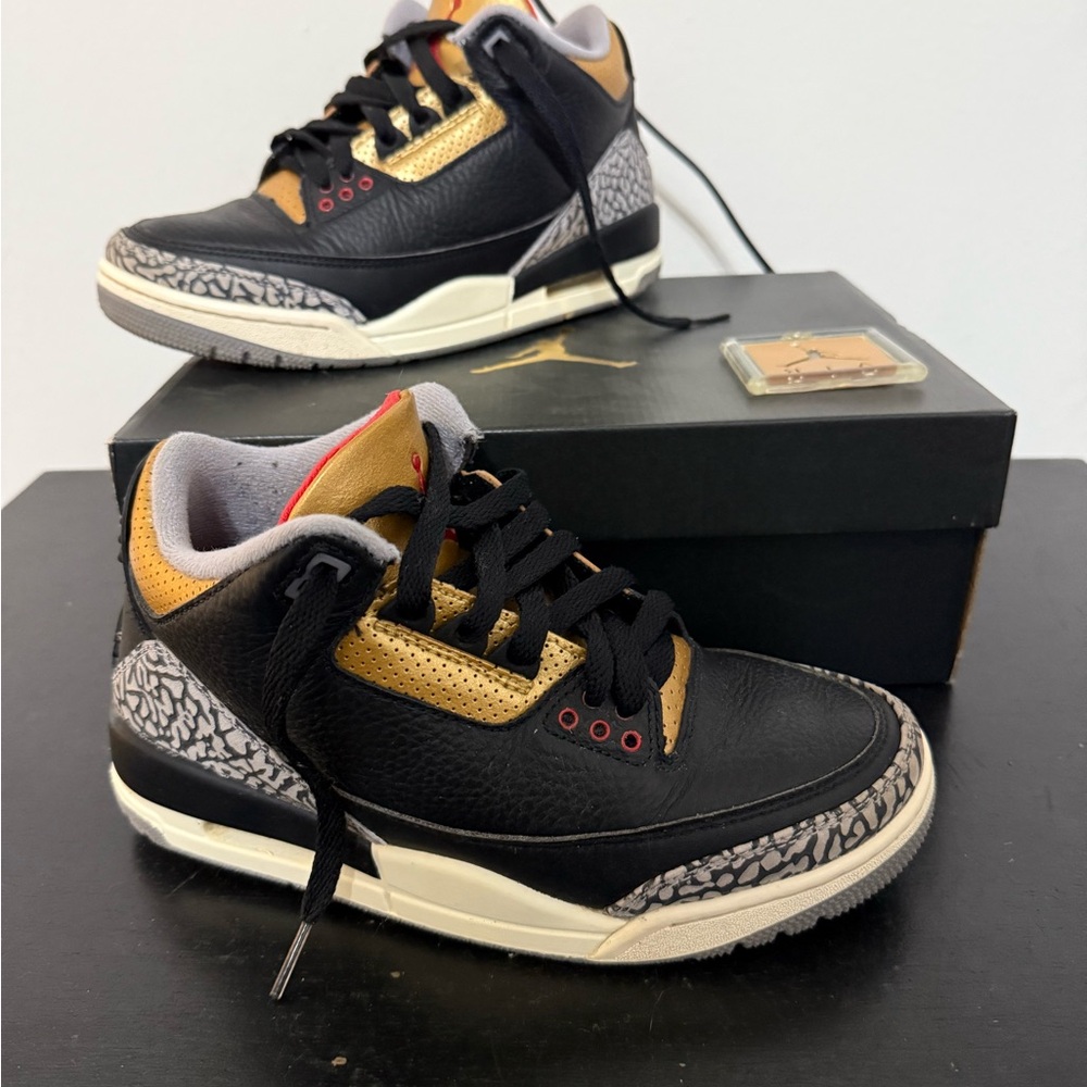 2022 Wmns Air Jordan 3 Retro 'Black
Gold'